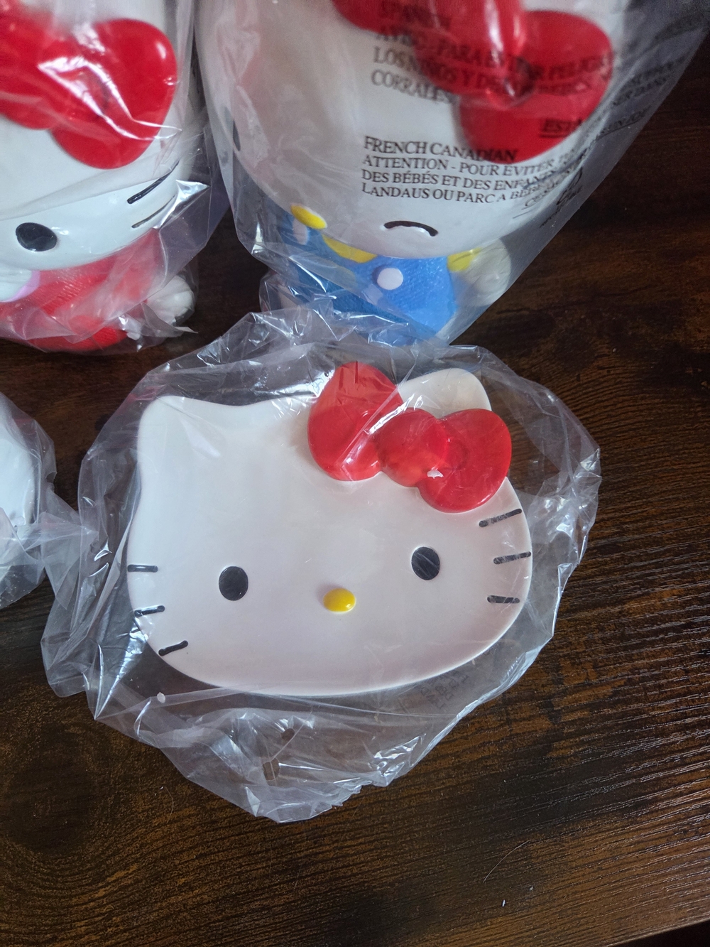 Hello Kitty Ceramic Figure Bathroom Set. - Picture 5 of 8